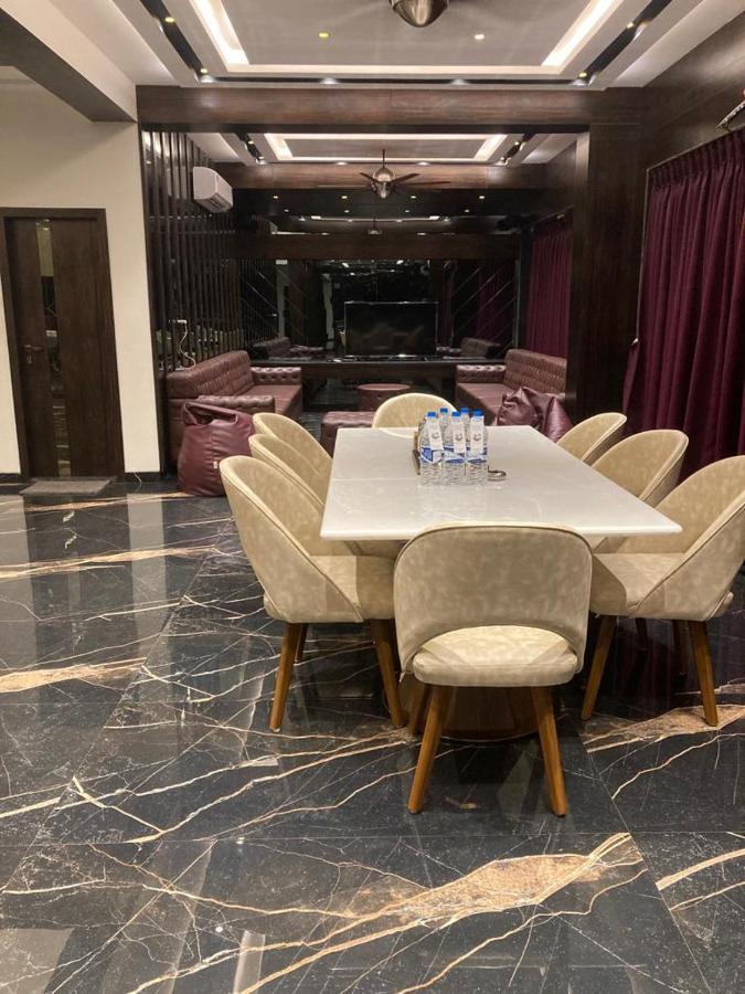 F3 Macau Villa Игатпури Екстериор снимка