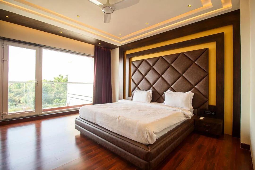 F3 Macau Villa Игатпури Екстериор снимка